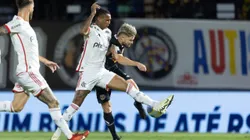 Eduardo Sasha jogador do Bragantino disputa lance com jogador do Flamengo durante partida no estadio Nabi Abi Chedid pelo campeonato Brasileiro A 2024. Foto: Diogo Reis/AGIF
