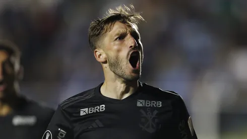 Viña comemorando gol marcado na Bolívia. Foto: Gaston Brito Miserocchi/Getty Images