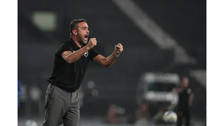 Artur Jorge terá desafio de manter histórico positivo no Nilton Santos.