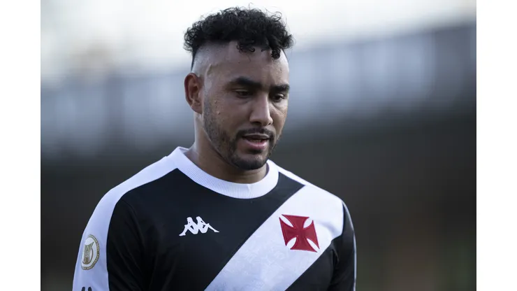 O Vasco de Payet terá um duelo difícil neste domingo.