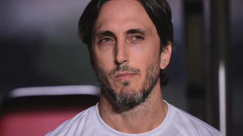 Luis Zubeldía terá jogo difícil no Barradão diante do Vitória.