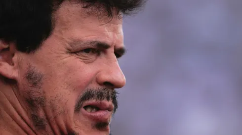 Fernando Diniz tem motivos para a cara feia: o histórico recente diante do Atlético-MG.