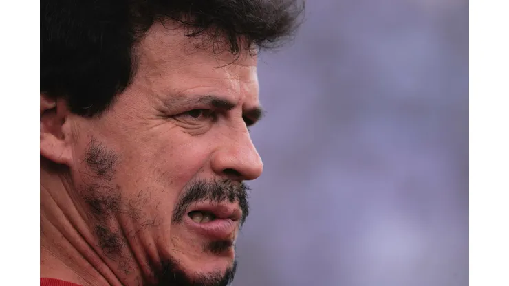 Fernando Diniz tem motivos para a cara feia: o histórico recente diante do Atlético-MG.