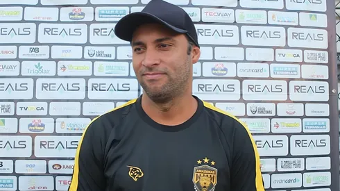 Ibson. auxiliar do Amazonas, concede entrevista coletiva