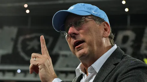 Textor buscou a contratação do zagueiro no início do ano e prepara uma nova investida buscando a contratação do jogador