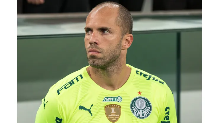 PR - Curitiba - 25/10/2022 - BRASILEIRO A 2022, ATHLETICO PR X PALMEIRAS - Marcelo Lomba jogador do Palmeiras durante execucao do hino nacional antes da partida contra o Athletico-PR no estadio Arena da Baixada pelo campeonato Brasileiro A 2022. Foto: Robson Mafra/AGIF