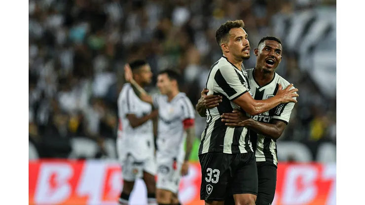 Eduardo jogador do Botafogo comemora seu gol durante partida contra o Vitoria no estadio Engenhao pelo campeonato Copa Do Brasil 2024. Foto: Thiago Ribeiro/AGIF