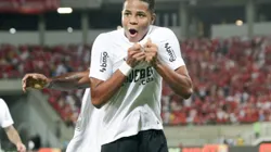 RN - NATAL - 01/05/2024 - COPA DO BRASIL 2024, AMERICA NATAL X CORINTHIANS jogador do Corinthians comemora gol com jogadores do seu time durante partida contra o America Natal no estadio Arena das Dunas pelo campeonato Copa Do Brasil 2024. Foto: Augusto Ratis/AGIF