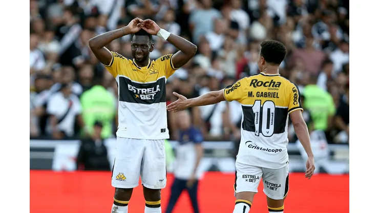 Bolasie foi personagem contra o Vasco