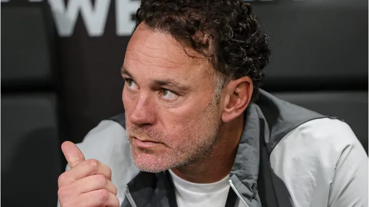 Gabriel Milito, técnico do Atlético, que quer Shola. Flamengo deve ativar compra - Foto: AGIF