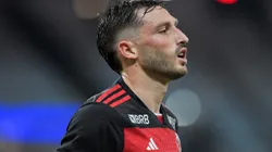 Matías Viña preocupa o Flamengo por lesão no joelho direito