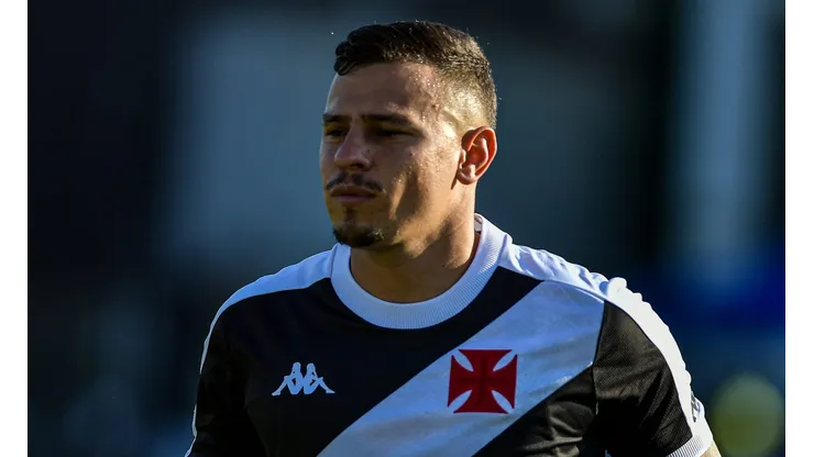 Hugo Moura deixou a partida do Fortaleza lesionado