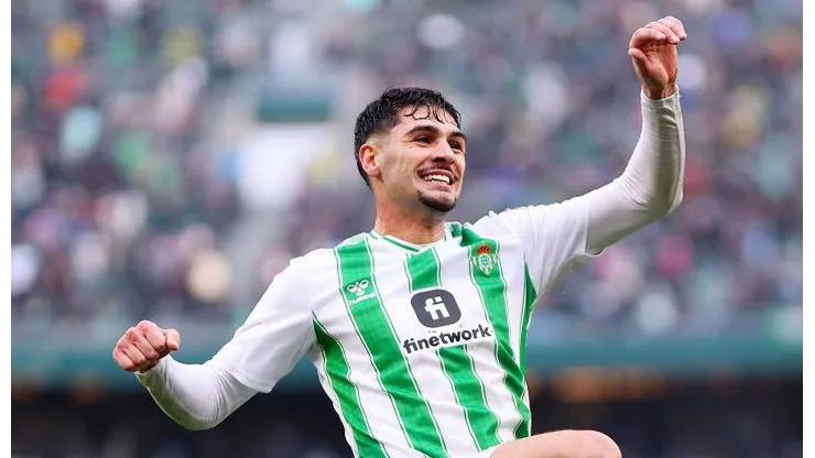 Johnny em ação pelo Real Betis. O Colorado monitora a situação do volante no mercado
