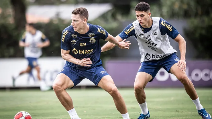 Jair Cunha treinou normalmente nesta quinta-feira e vai para o jogo contra o Guarani