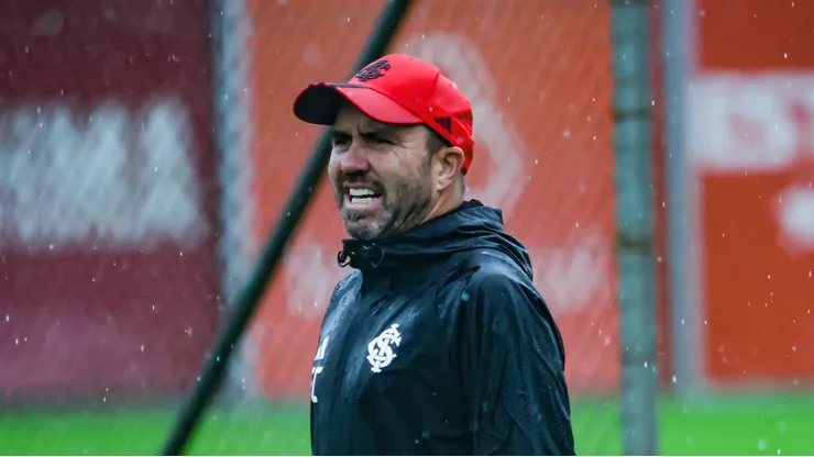 Eduardo Coudet durante treinamento no CT do Inter. Foto: Ricardo Duarte/Internacional