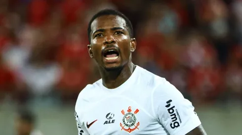 Cacá comemorando o gol anotado na Arena das Dunas. Foto: Alexandre Lago/AGIF