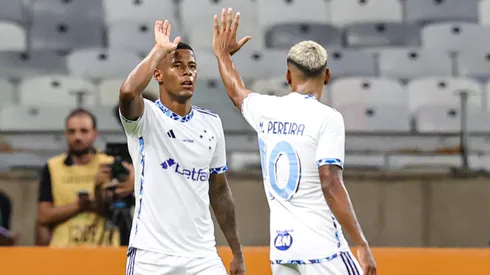 MG - BELO HORIZONTE - 28/04/2024 - BRASILEIRO A 2024, CRUZEIRO X VITORIA - Arthur Gomes jogador do Cruzeiro comemora seu gol durante partida contra o Vitoria no estadio Mineirao pelo campeonato Brasileiro A 2024. Foto: Gilson Lobo/AGIF