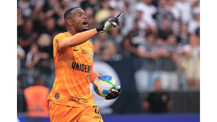 Carlos Miguel foi destaque em vitória do Corinthians
