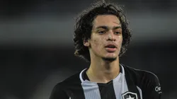 Recuperação da cirurgia vai tirar o jogador de suas atividades por, no mínimo, quatro meses