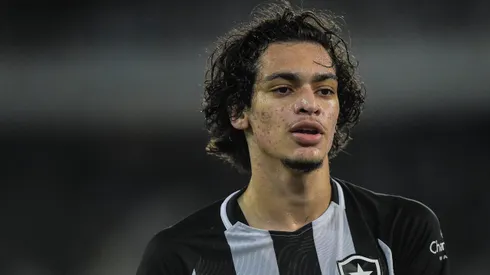 Recuperação da cirurgia vai tirar o jogador de suas atividades por, no mínimo, quatro meses