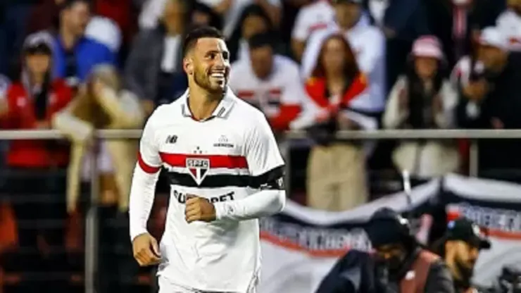 Foto: Marco Miatelo/AGIF - São Paulo vence Bahia por 3 a 1 neste domingo (30)