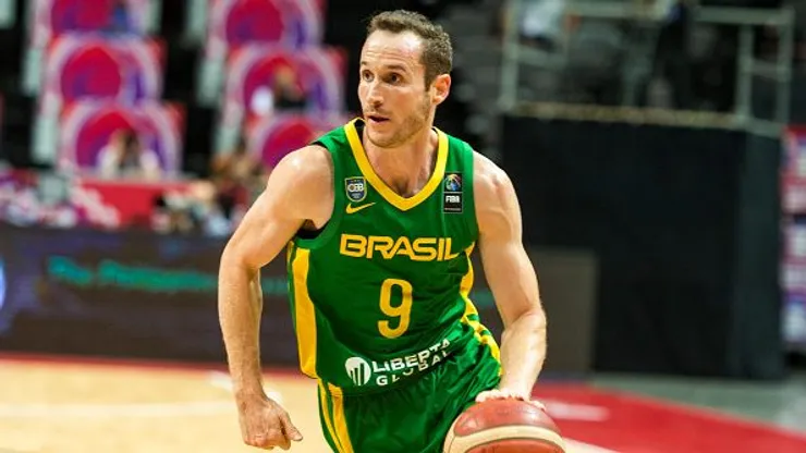 Veterano, Marcelinho Huertas é um dos líderes do time brasileiro que disputará o Pré-Olímpico