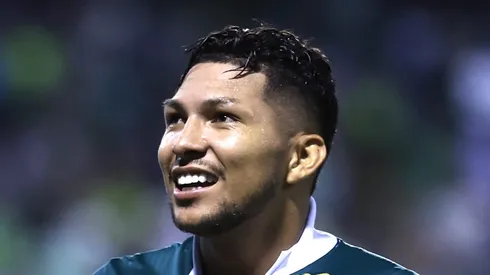 Rony, atacante do Verdão, oma atitude polêmica na rede social.