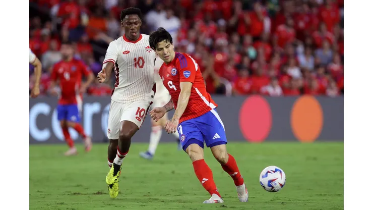 Jogadores de Canada e Chile na Copa América. (Foto de Leonardo Fernandez/Getty Images)