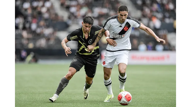 Praxedes jogador do Vasco durante partida contra o Botafogo. Foto: Thiago Ribeiro/AGIF