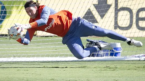 Cássio prepara estreia no gol do Cruzeiro.