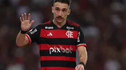 Flamengo encara o Cruzeiro na busca pela permanência na liderança.