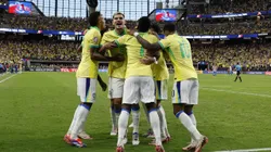 Jogadores do Brasil comemornando na Copa América. (Foto de Kevork Djansezian/Getty Images)
