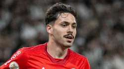 Jogador chega após se destacar pelo Internacional