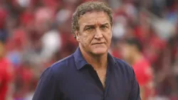 Cuca, ex-técnico do Athletico-PR, durante partida contra o Vasco no estádio Arena da Baixada pelo Brasileirão Série A 2024. Foto: Gabriel Rosa Machado/AGIF