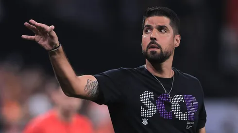 Corinthians nem pensa em demitir António Oliveira.