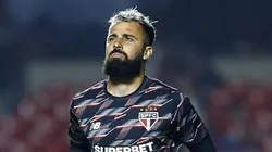 Jandrei, goleiro do São Paulo, durante aquecimento antes da partida contra o Criciúma no estádio Morumbis pelo Brasileirão Série A 2024. Foto: Marco Miatelo/AGIF
