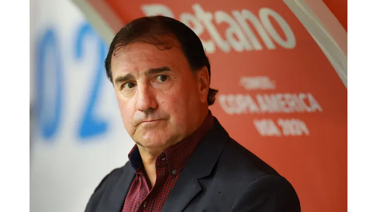 Nestor Lorenzo prepara o time da Colômbia contra a Costa Rica.
