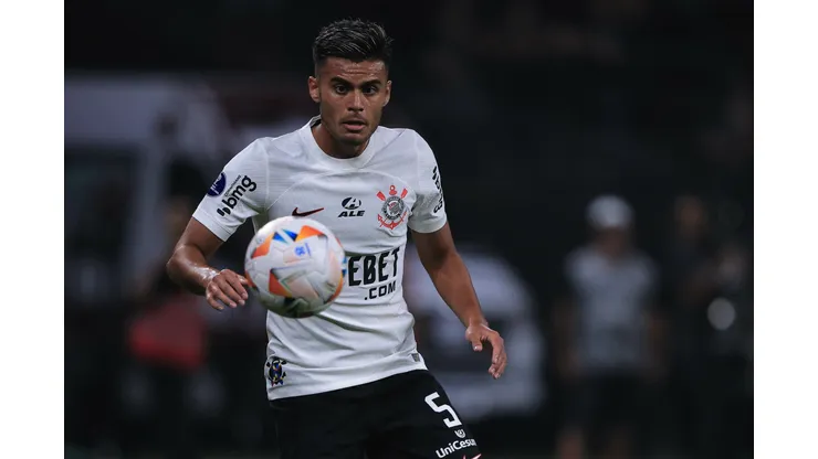 Foto: Ettore Chiereguini/AGIF - Fausto Vera deve chegar ao Galo nos próximos dias