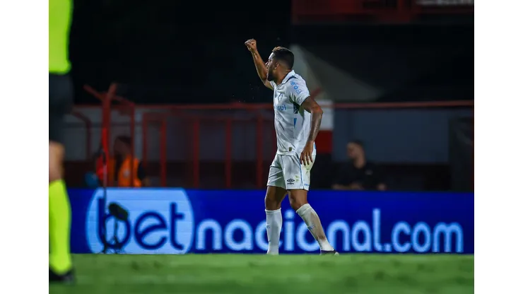 Grêmio e Fluminense se enfrentam para tentar escapar da zona de rebaixamento.