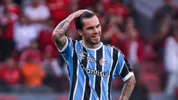 Nathan está sem espaço e avança para deixar o Grêmio