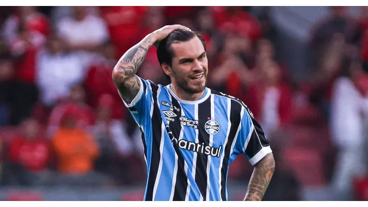 Nathan está sem espaço e avança para deixar o Grêmio