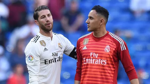 Keylor Navas (à direita) foi sugerido ao Peixe em meio a fim de contrato no PSG