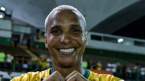RJ - RIO DE JANEIRO - 12/03/2024 - COPA DO BRASIL 2024, PORTUGUESA X CUIABA - Deyverson jogador do Cuiaba comemora vitoria ao final da partida contra o Portuguesa no estadio Luso Brasileiro pelo campeonato Copa Do Brasil 2024.