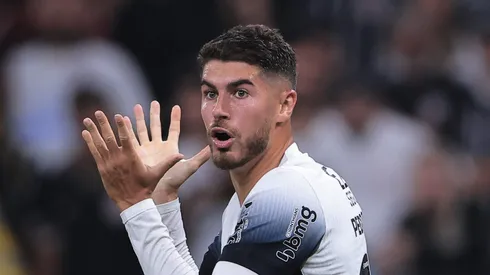 Pedro Raul em ação pelo Coringão. Foto: Ettore Chiereguini/AGIF