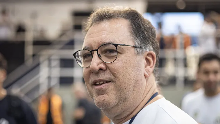 Marcelo Teixeira faz reunião no Santos e expõe sobre Carille
