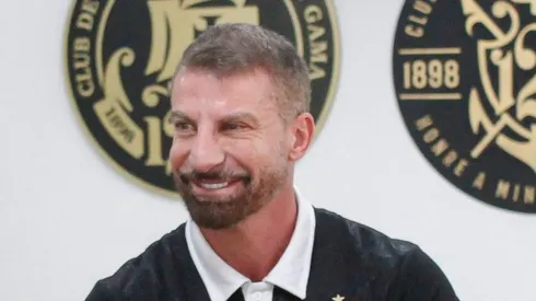Pedrinho acerta com jogador no mercado da bola. Foto: Matheus Lima/Vasco.
