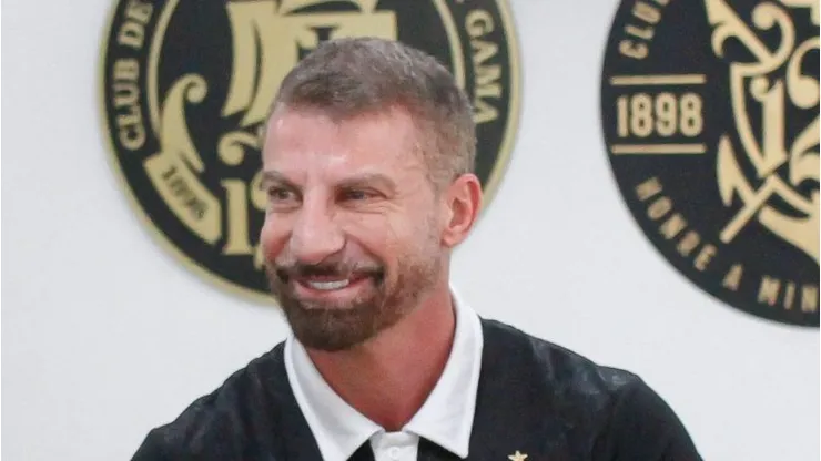 Pedrinho acerta com jogador no mercado da bola. Foto: Matheus Lima/Vasco.