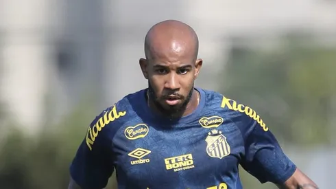 Patrick durante treinamento. Torcida perde a paciência com o volante.