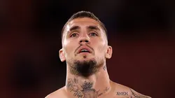 Lyanco durante jogo do Southampton. Zagueiro deve voltar ao Brasil.