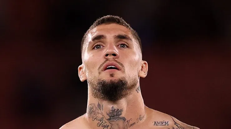 Lyanco durante jogo do Southampton. Zagueiro deve voltar ao Brasil.